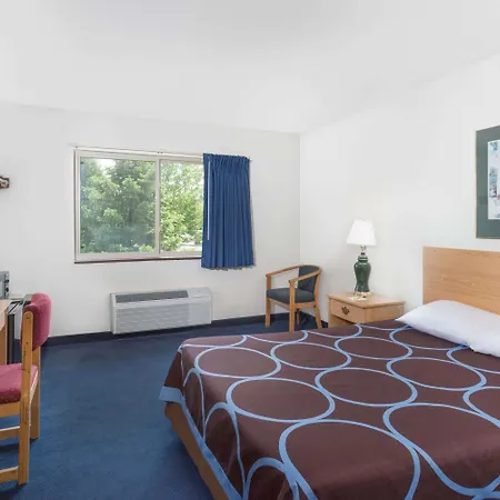Super 8 By Wyndham Kingston-3