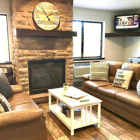 Days Inn & Suites By Wyndham Traverse City-3