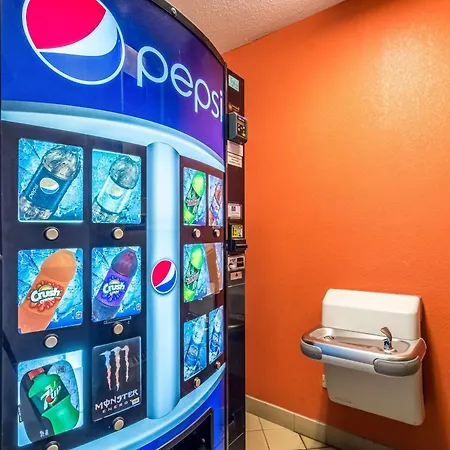 Motel 6-Harvey, Il-2