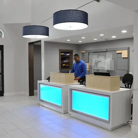 Holiday Inn Express & Suites - Lake Forest By Ihg-3