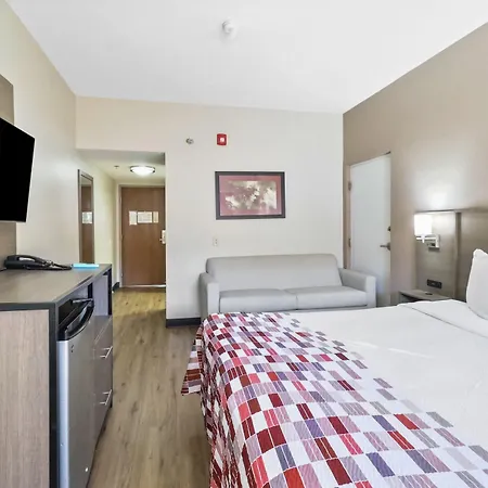 Red Roof Inn & Suites Fayetteville-Fort Bragg-2