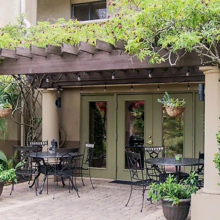 Vineyard Court Designer Suites Hotel-3