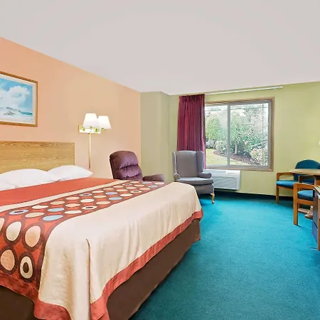 Super 8 By Wyndham Sturgeon Bay-2