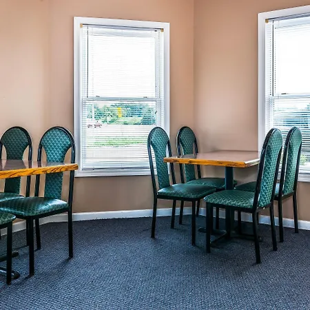 Econo Lodge Vincennes-3