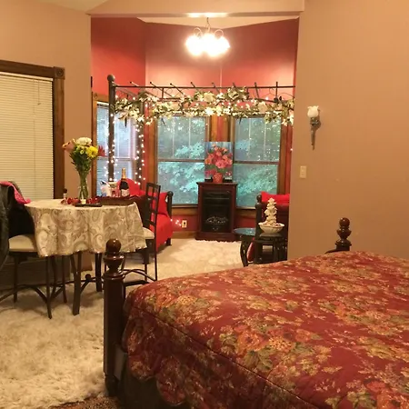 Spruce Hill Inn & Cottages-3