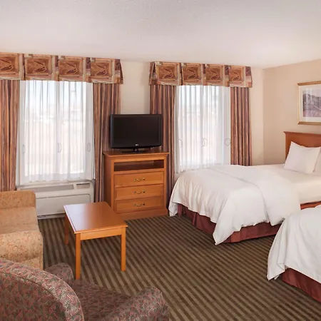 Hampton Inn & Suites Addison-2