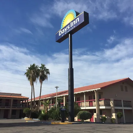 Days Inn By Wyndham Tucson City Center-2