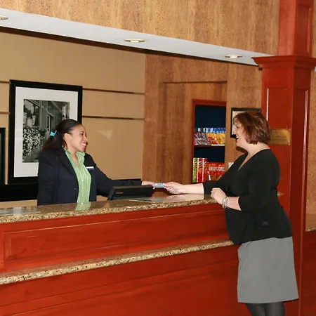 Hampton Inn Woodbridge-2