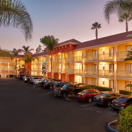 Cortona Inn And Suites Anaheim Resort-2