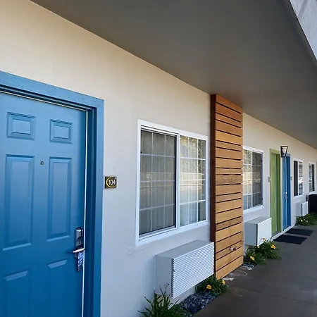 Super 8 By Wyndham Monterey-3