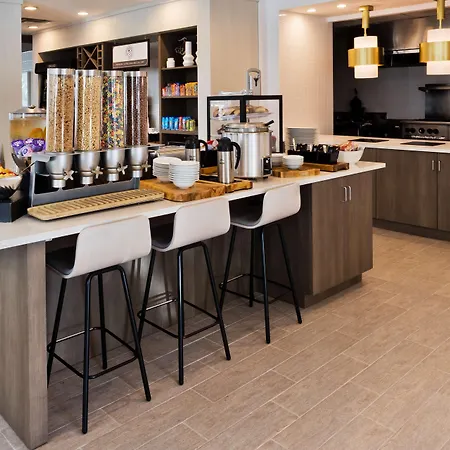 Hilton Garden Inn Birmingham/Lakeshore Drive-3