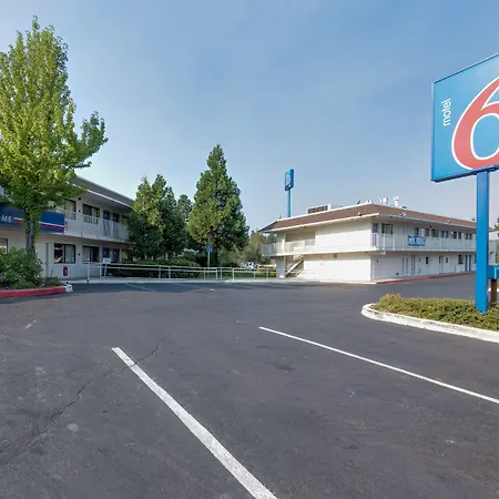 Motel 6 Weed - Mount Shasta-3