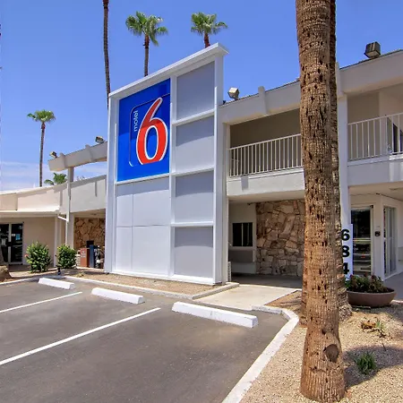 Motel 6 Old Town Scottsdale Fashion Square-3