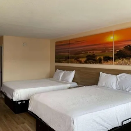 Days Inn By Wyndham Branson Near Theatre District-3