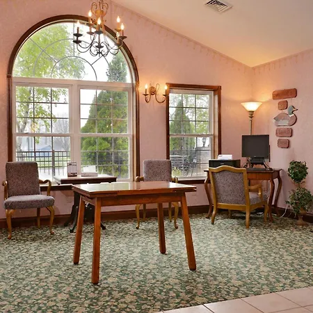 Ourguest Inn & Suites Downtown Port Clinton-3