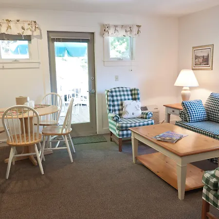 Mount Battie Inn-2