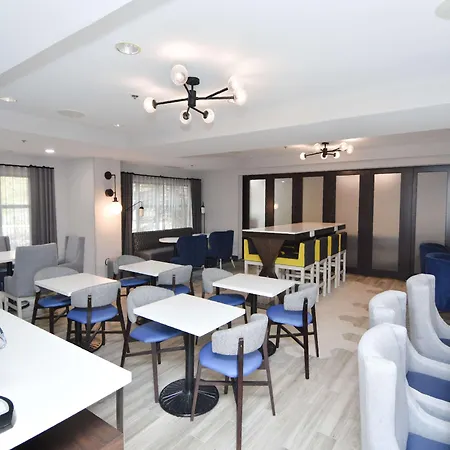 Hampton Inn Auburn-2