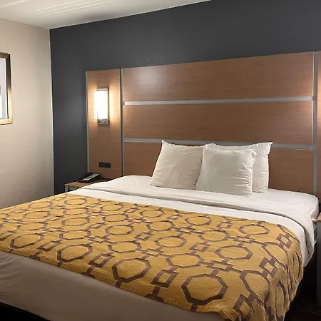Baymont By Wyndham Noblesville-2