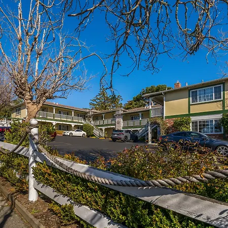 Carmel Inn & Suites-2