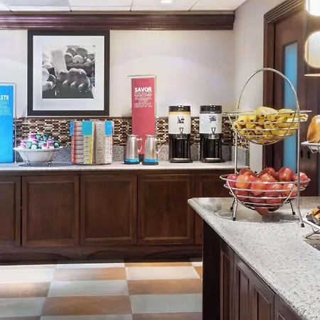 Hampton Inn & Suites Cleveland-Beachwood-3
