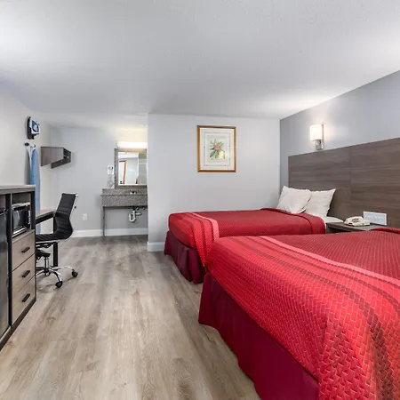 Captains Quarters Motel & Conference Center-2