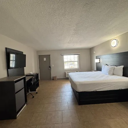 Travelodge By Wyndham Venice-2