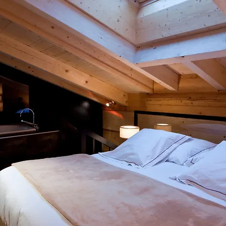 Unique Hotel Post-3