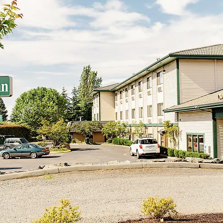 Lavissh Inn And Suites-2