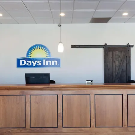Days Inn & Suites By Wyndham Lancaster Amish Country-3