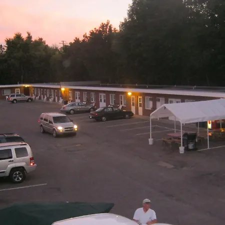 Budget Host Crestview Inn-3