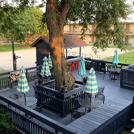 Norfolk Country Inn And Suites-3