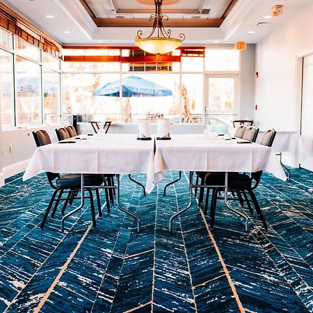 Salem Waterfront Hotel & Suites-3