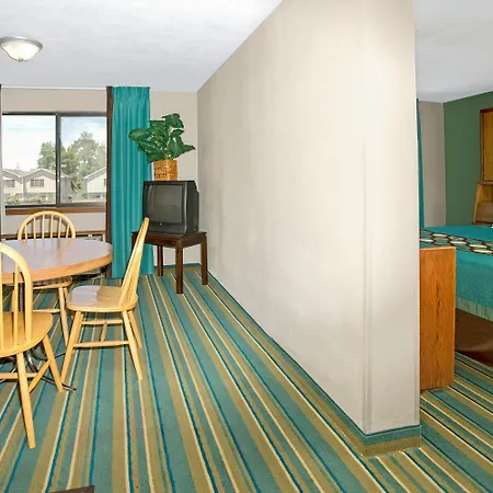 Super 8 By Wyndham Denver Stapleton-2