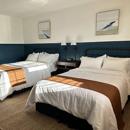 Budget Host East End Riverhead-3