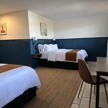 Budget Host East End Riverhead-2