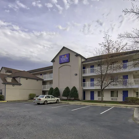 Intown Suites Extended Stay Greensboro Nc - Lanada-3