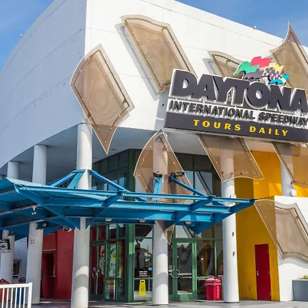 Super 8 By Wyndham Daytona Beach-3
