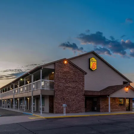 Super 8 By Wyndham Goodland-3