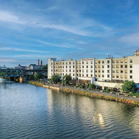 Hampton Inn & Suites Newark-Harrison-Riverwalk-2