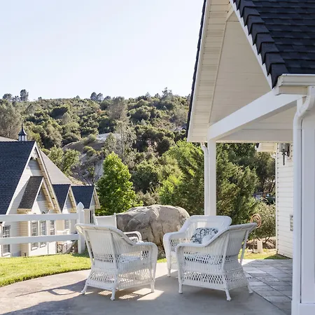 Hounds Tooth Inn-3