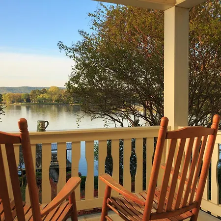 Lookout Point Lakeside Inn-3