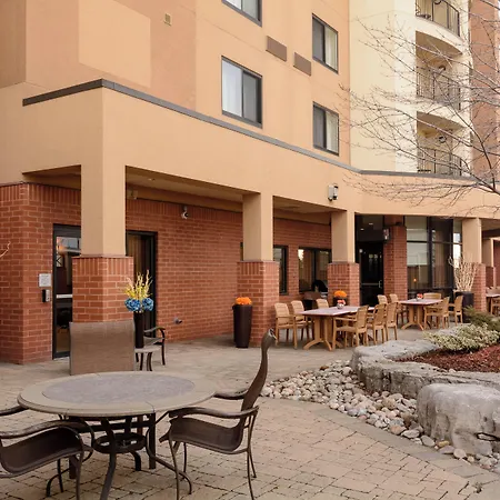 Courtyard By Marriott Toronto Brampton-3