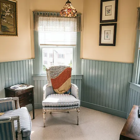 Hummingbird Inn-2