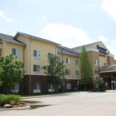Fairfield Inn & Suites Denton-2