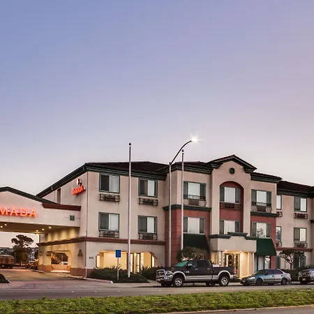 Ramada By Wyndham Marina-3