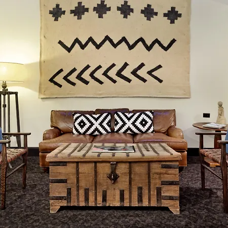 Independence Square Lodge By Frias-3