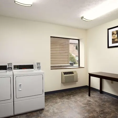 Days Inn By Wyndham Middletown-2