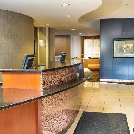 Courtyard By Marriott Kingston-3