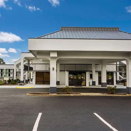 Quality Inn Emporia-3