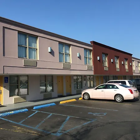 Ramada By Wyndham Rockville Centre-3
